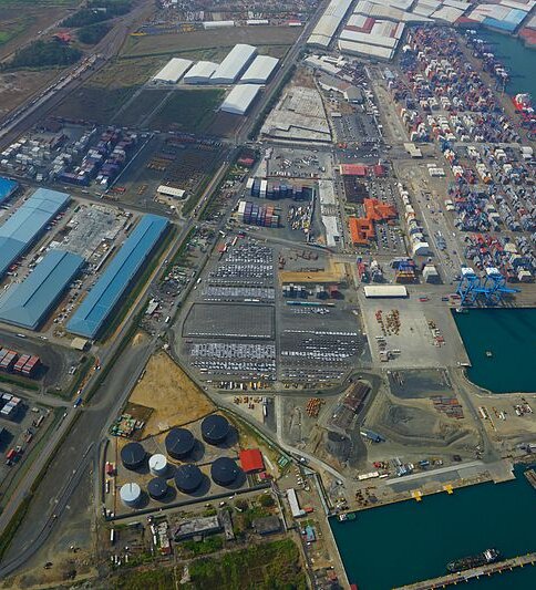 The Role of Free Zones in International Vehicle Shipping (2025 Guide)